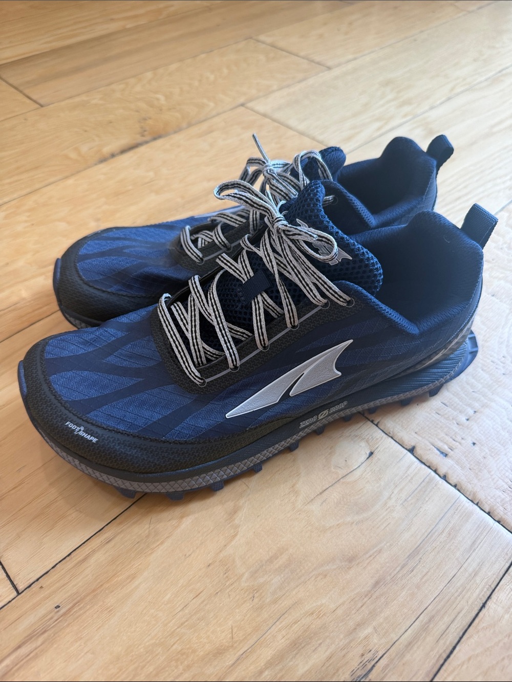 Altra superior 3.0 Trail Running Shoe - Picture 2 of 8